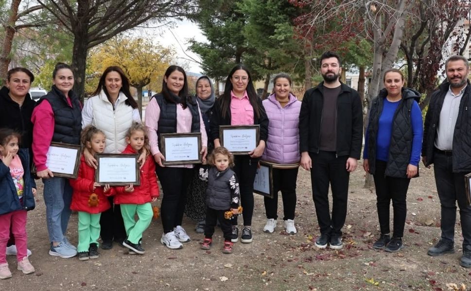 Duyarlı Muhtara ve Kadınlara Teşekkür Belgesi