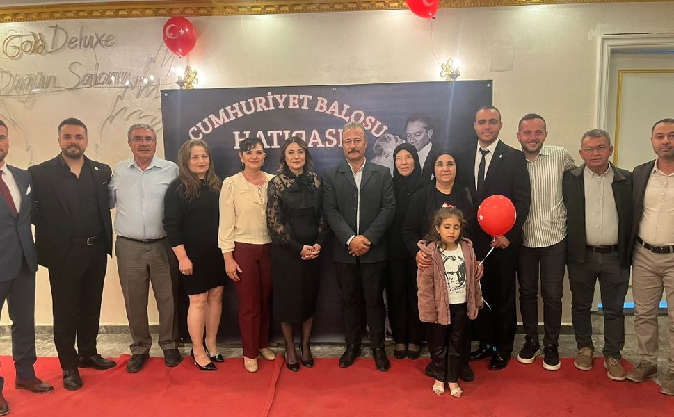 CHP Cumhuriyeti Birlik ve Beraberlik Balosu İle Kutladı