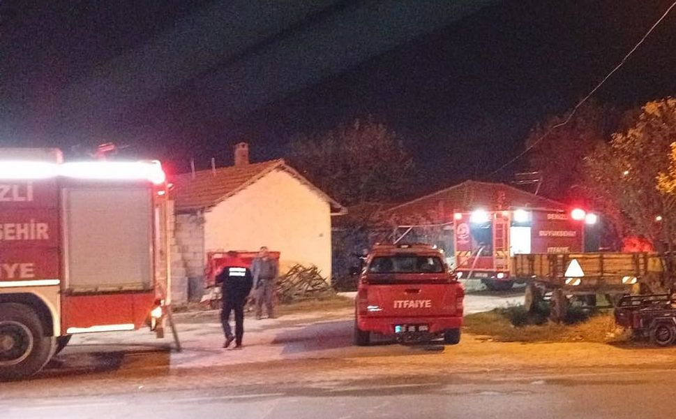 Ekmek Evinde Çıkan Yangın Bir Evi Yok Etti