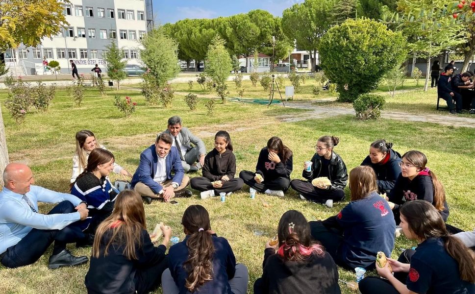 Sınav Haftasını Geride Bırakan Öğrencilere Moral Ziyareti