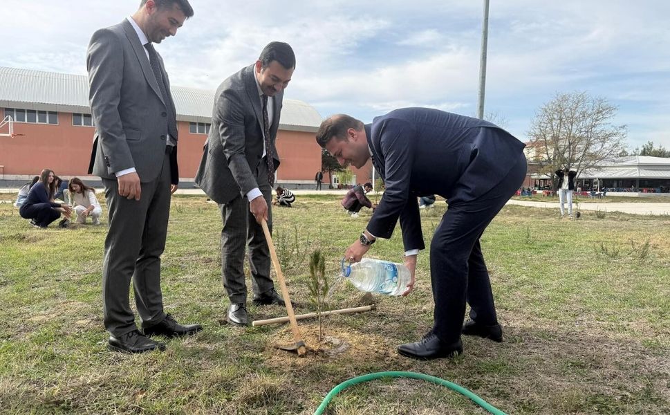 Kaymakam Fatih Cıdıroğlu Öğrencilerle Fidan Dikti
