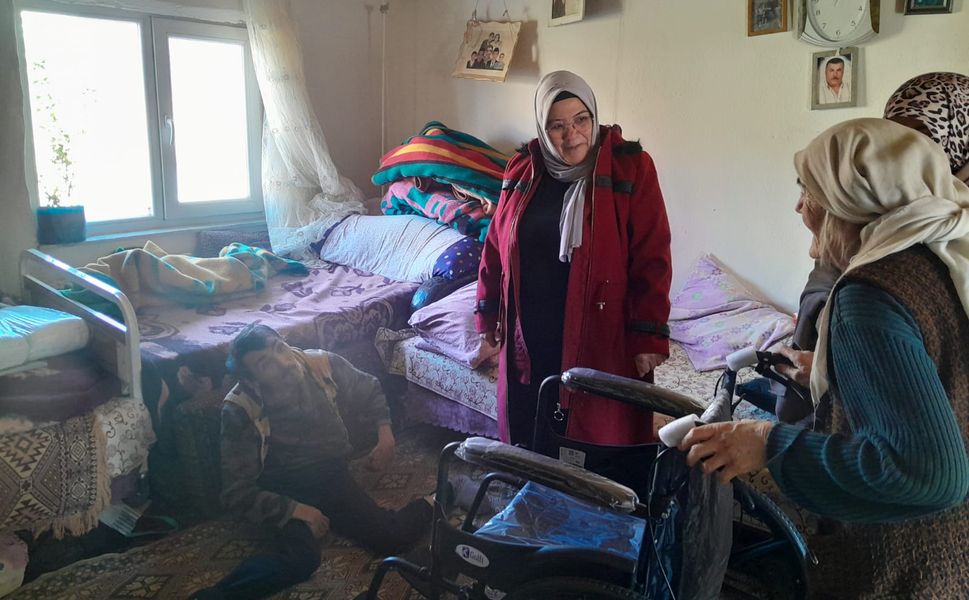 Çivril Ak Parti Kadın Kollarından Duyarlı Davranış