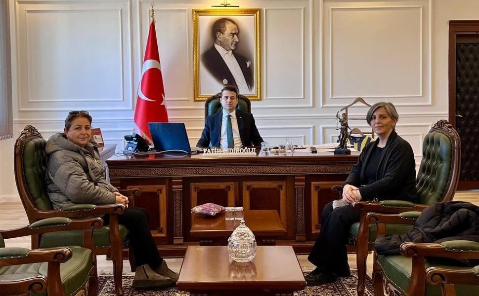 Yeşil Çivril Kadın Kooperatifi kaymakam Fatih Cıdıroğlunu makamında ziyaret etti
