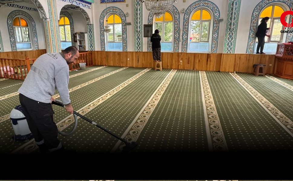 Çivril Belediyesinden Camilerde Ramazan Temizliği