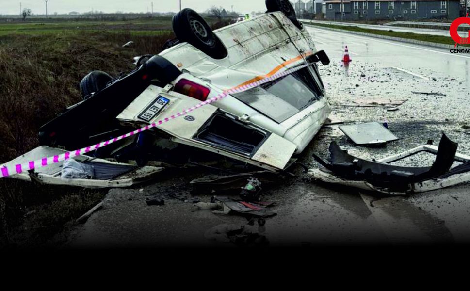 Çivril^de Takla Atan Münibüste İki Kişi Yaralandı