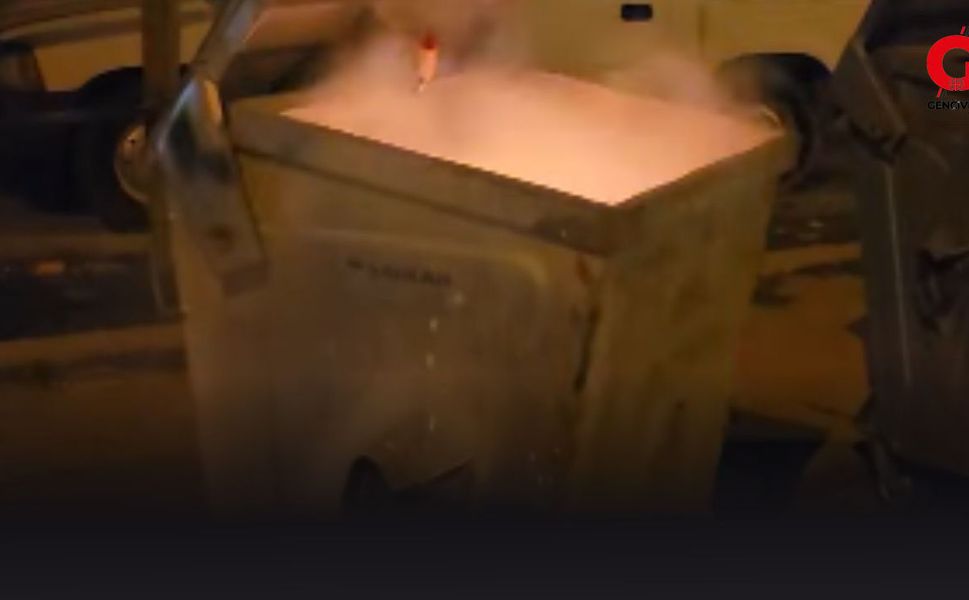 Söndürülmeden Atılan Küller Çöp Konteynerini Yaktı