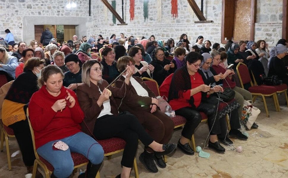 Çivril’de Dayanışma: “Birlikte Örüyor, Birlikte Isıtıyoruz”