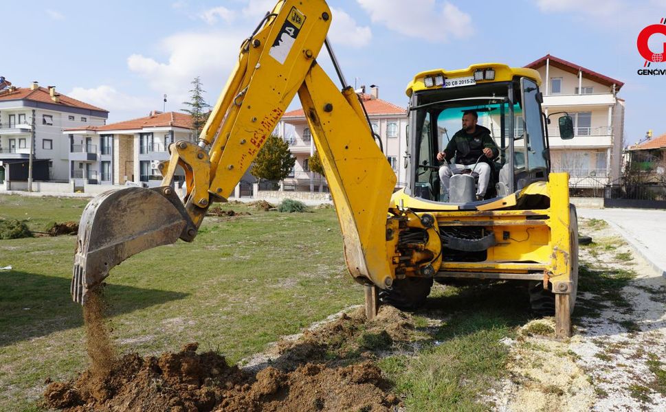 Çivril’de Refüjlerde Ağaçlandırma Çalışması Yapılıyor