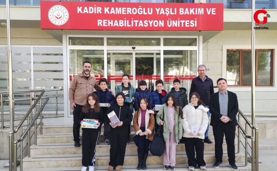 Ortaokul Öğrencileri Huzurevi Ziyareti Yaptı