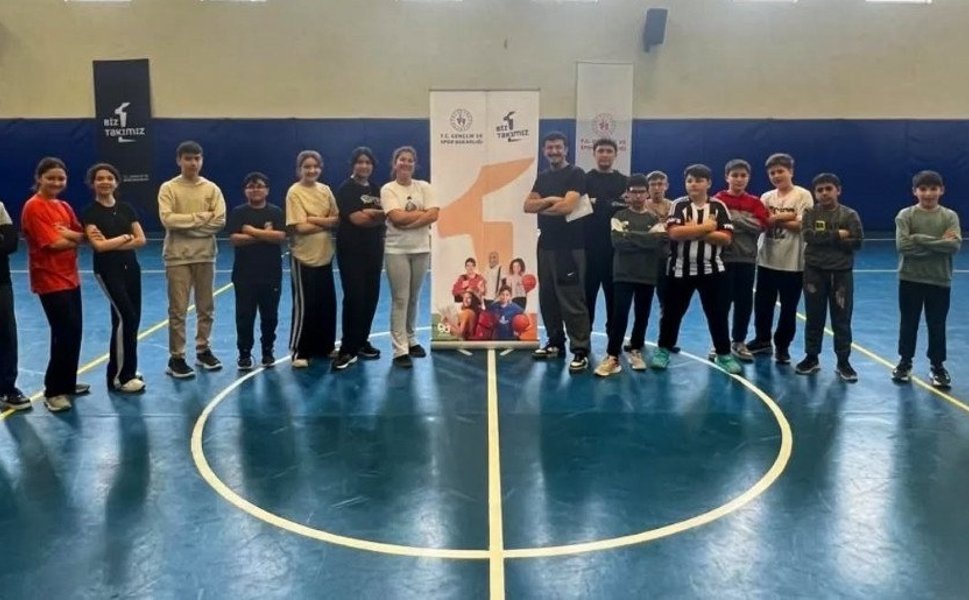 ‘Biz Bir Takımız’ Çivril Gençlik Merkezi’nde başladı