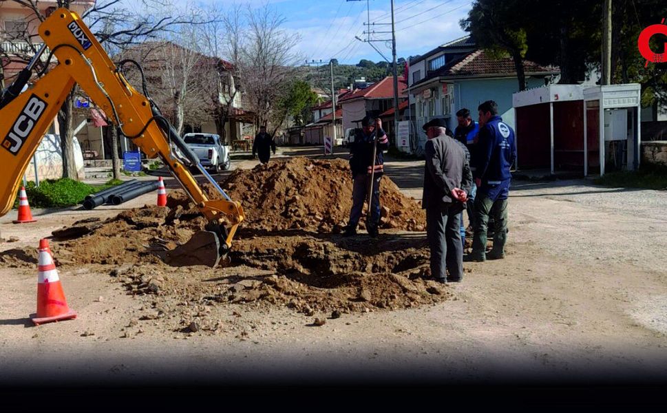 Çivril'in İğdir Mahallesinde Doğalgazda bozulan yol yapılıyor
