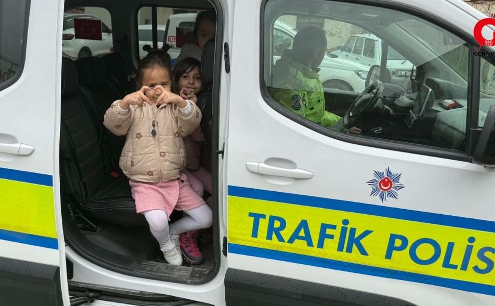 Çivril’de Miniklerden Polis Haftasına Anlamlı Ziyaret