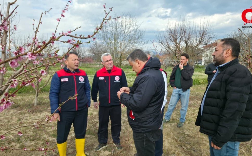Çivril’de Zirai Don Alarmı Üretici Gece Nöbetinde