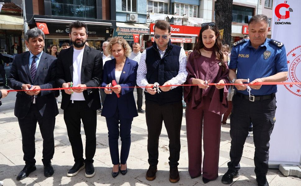 Çivril’de Gençlik Haftası Coşkusu Sergi Açılışıyla Başladı