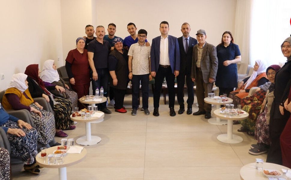 Kaymakam Cıdıroğlu Bayramda Görev Başındaki Personel ve Vatandaşlarla Buluştu
