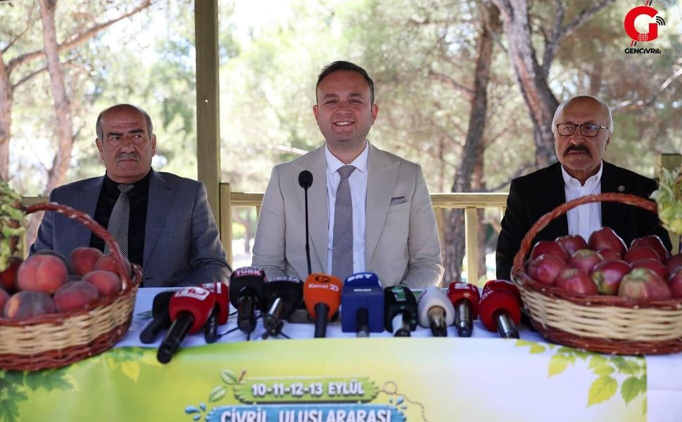 Başkanlar açıkladı: Çivril’de kiraz, şeftali ve elma fiyatları yarıya indi