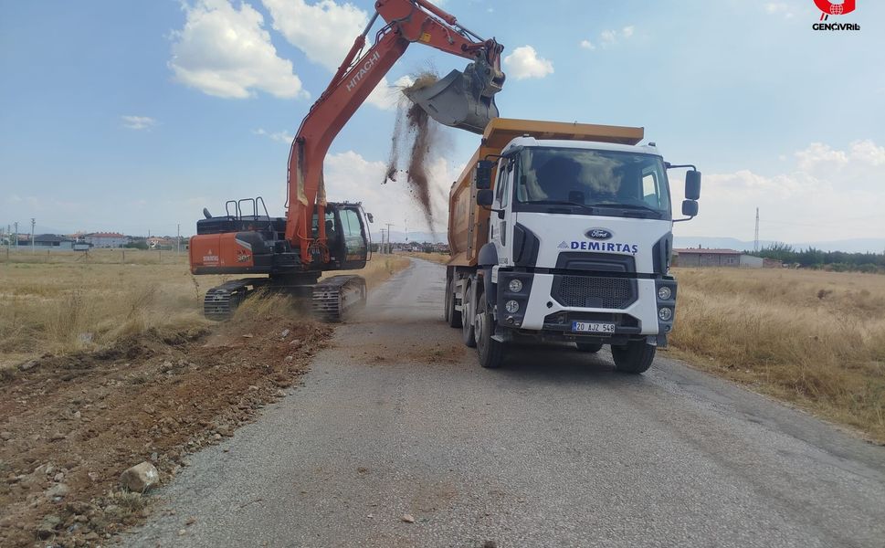 Çivril’de Yeni Yolun Yanı Sıra Bisiklet Yolu ve Kaldırım da Yapılacak