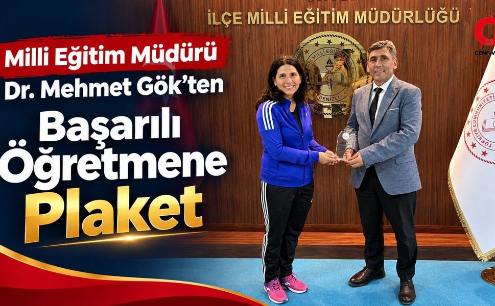 Çivril İlçe Millî Eğitim Müdürü Dr. Mehmet Gök'ten Başarılı Öğretmene Plaket