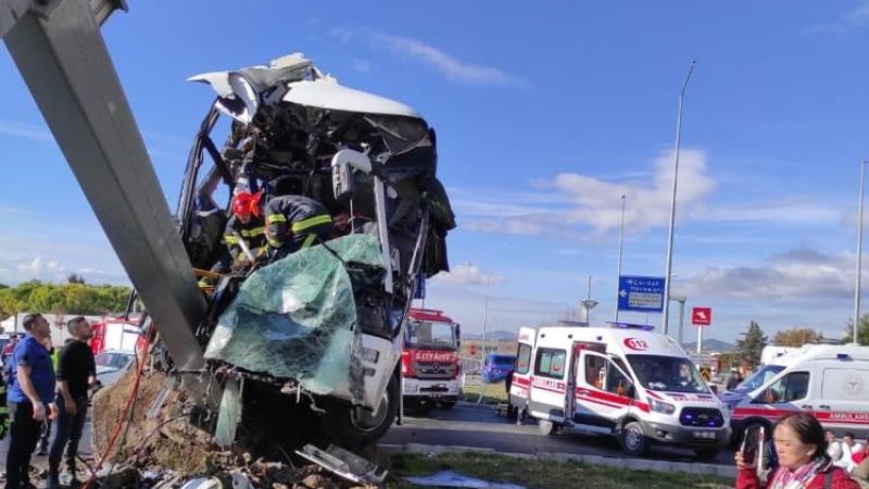 Denizli’de Taylandlı turistler ölümden dönmüştü! Feci kazada yaralı sayısı arttı