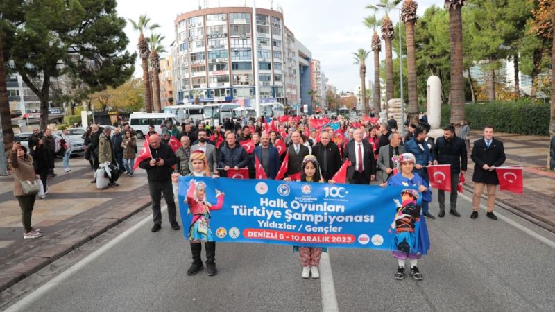 Denizli'de Halk Oyunları Türkiye Şampiyana Başladı