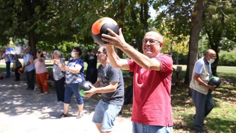 Aktif Yaş Alma Merkezi’nde aktif yaş alma kursları hizmet veriyor