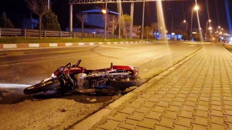 Motorla Bariyerlere Çarptı, Hayatını Kaybetti