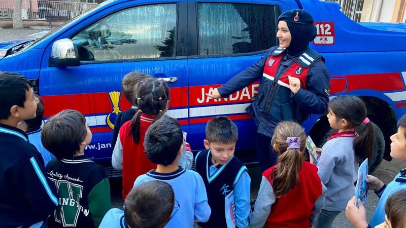 Çivril'de Öğrenciler 'J' Harfini Jandarma İle Öğrendi