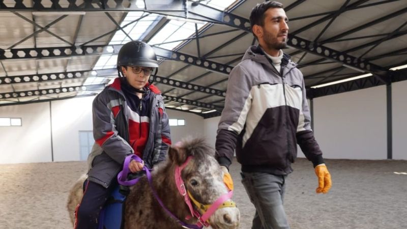 Çivril Belediyesi At Çiftliği Misafirlerini Ağırlıyor