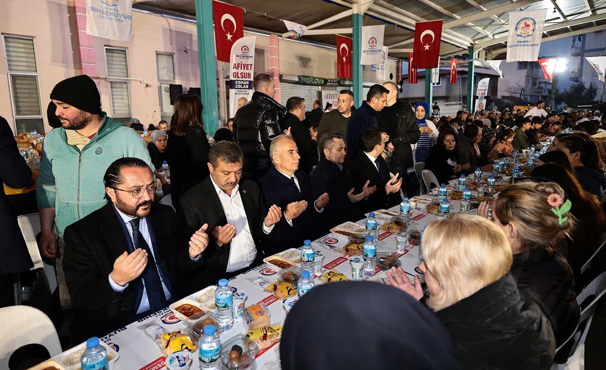 Başkan Zolan, Yeni Mahalle'de Vatandaşlarla İftar Yaptı 2