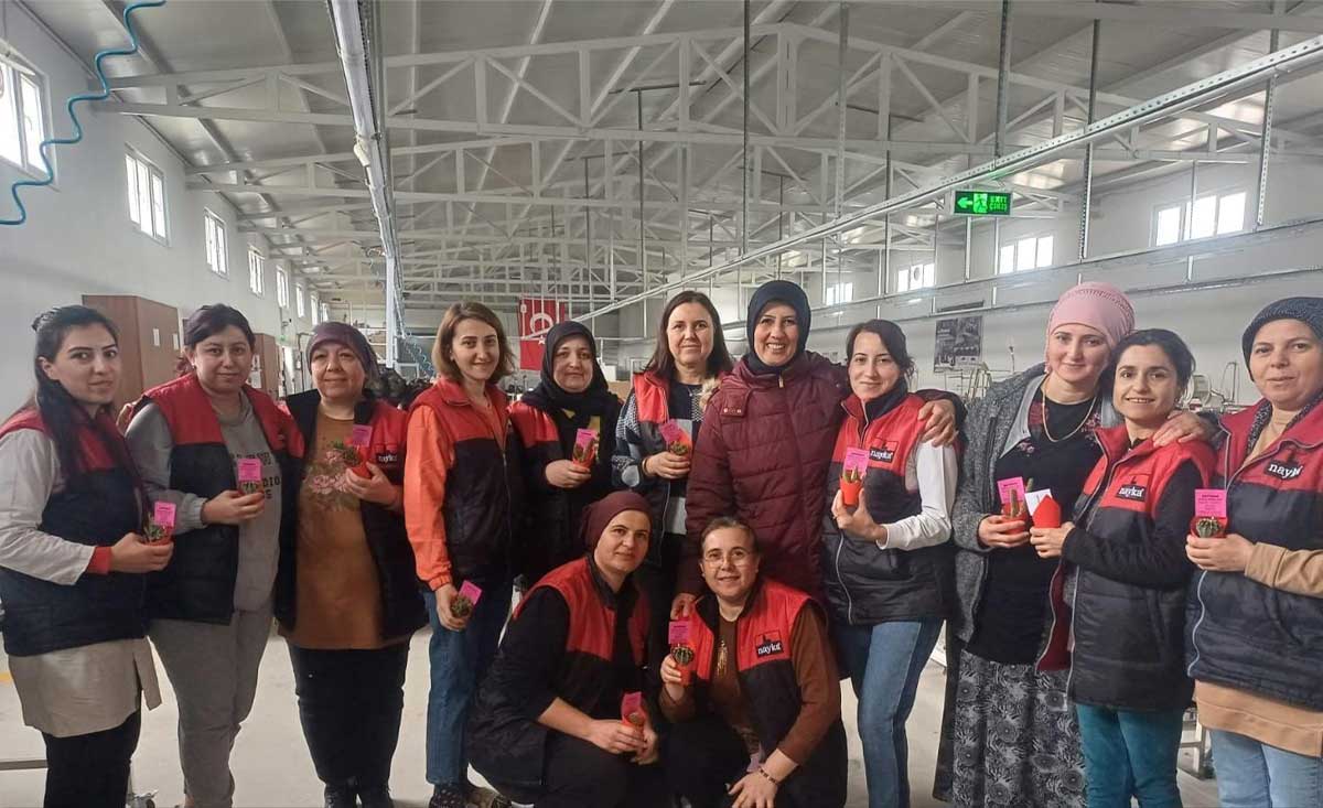 Çivril’in Emekçi Kadın Muhtar Adayı, Emekçi Kadınlarını Yalnız Bırakmadı