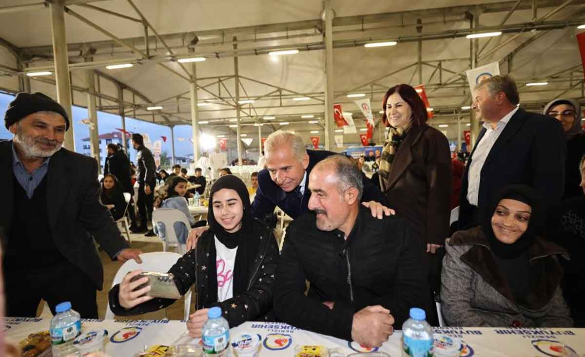 Denizli Buyuksehir Belediyesinden Merkezefendiye Iftar Sofrasi1