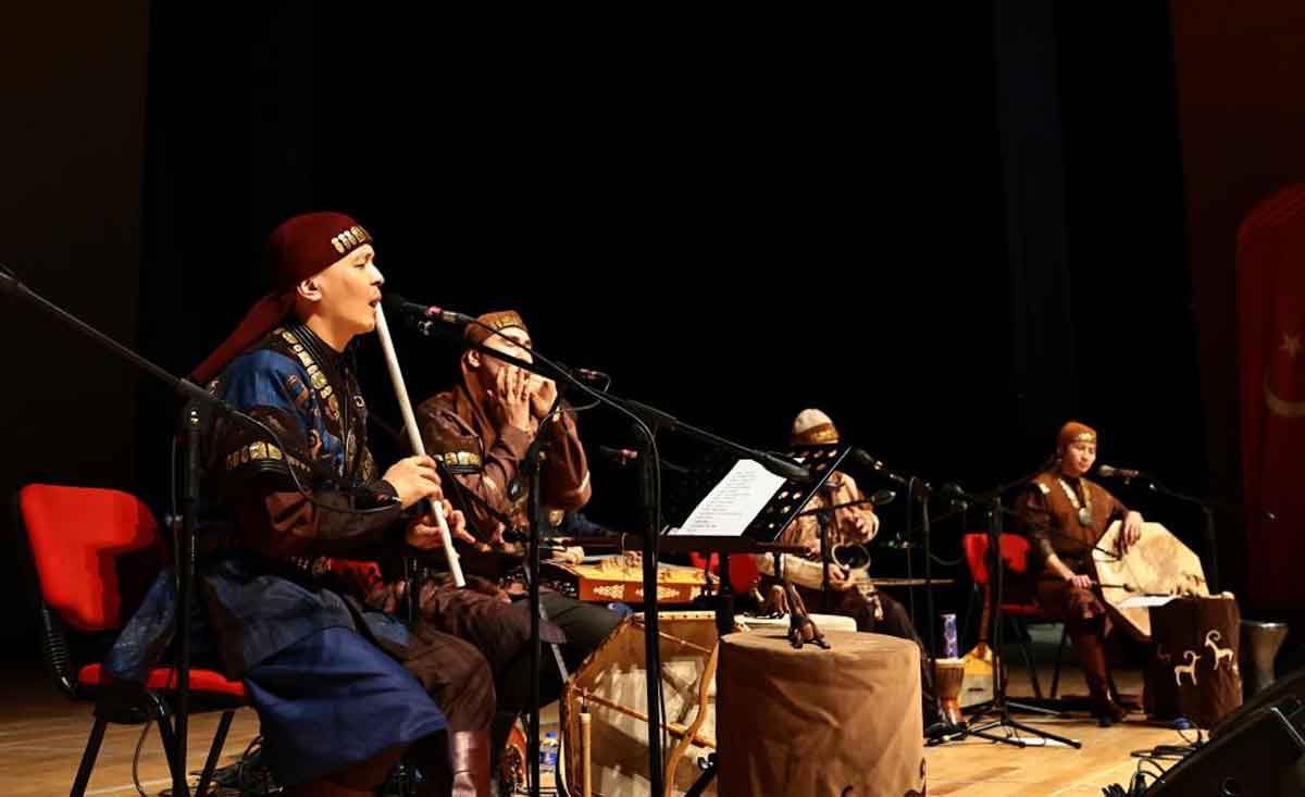 Denizlide Sanat Ruzgari Dunyaca Unlu Grup Konser Verdi1