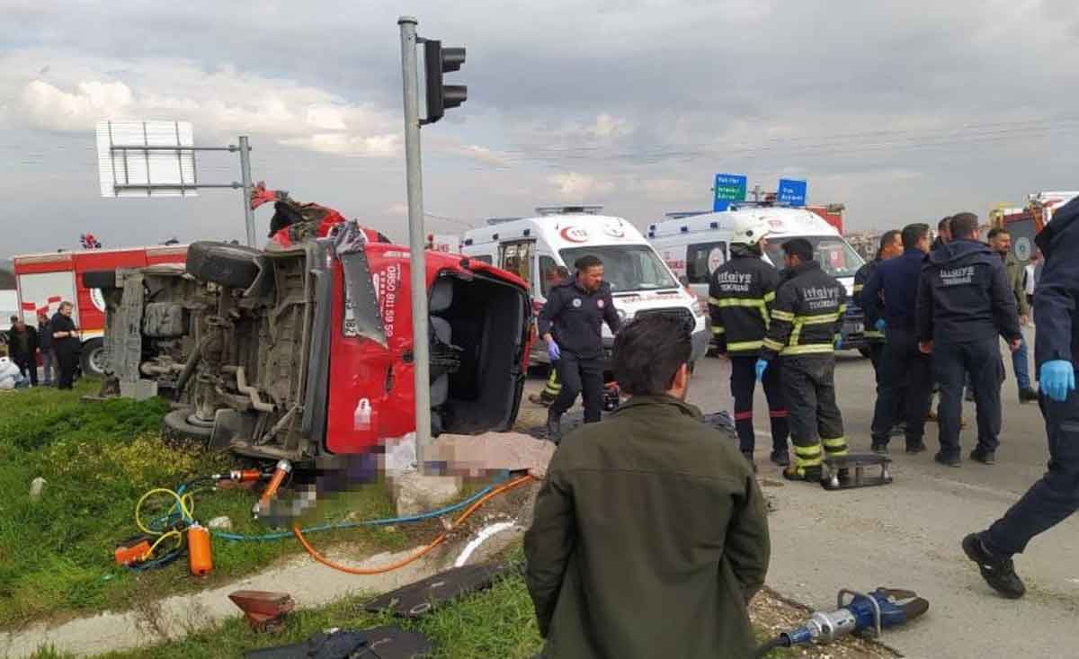 Tekirdagda Feci Kaza Tir Yolcu Minibusune Carpti