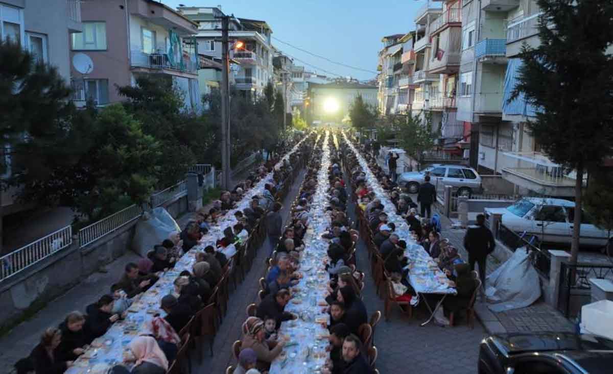 Merkezefendi Belediyesinden Sirakapilarda Iftar Sofrasi1