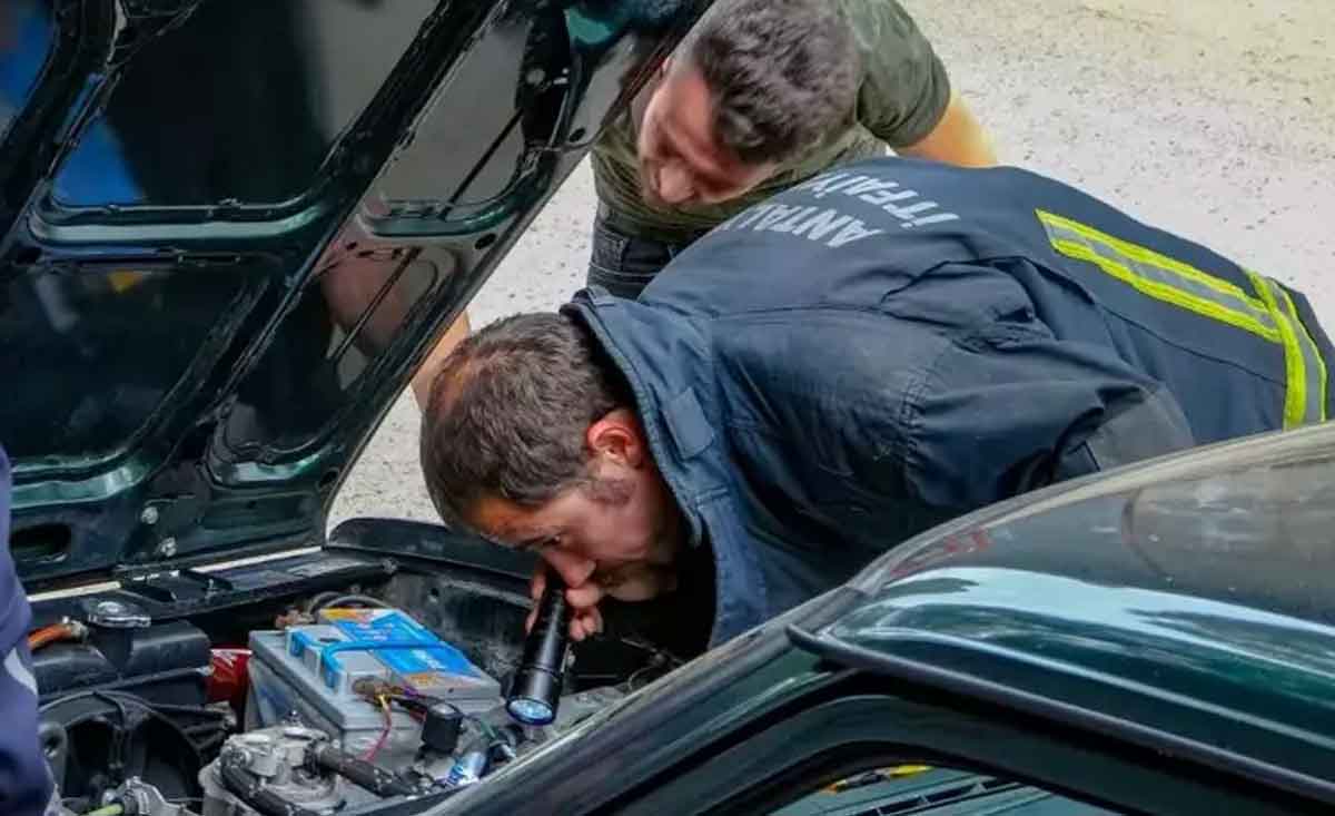 Aracinin Motoruna Girdi Bir Daha Bulunamadi