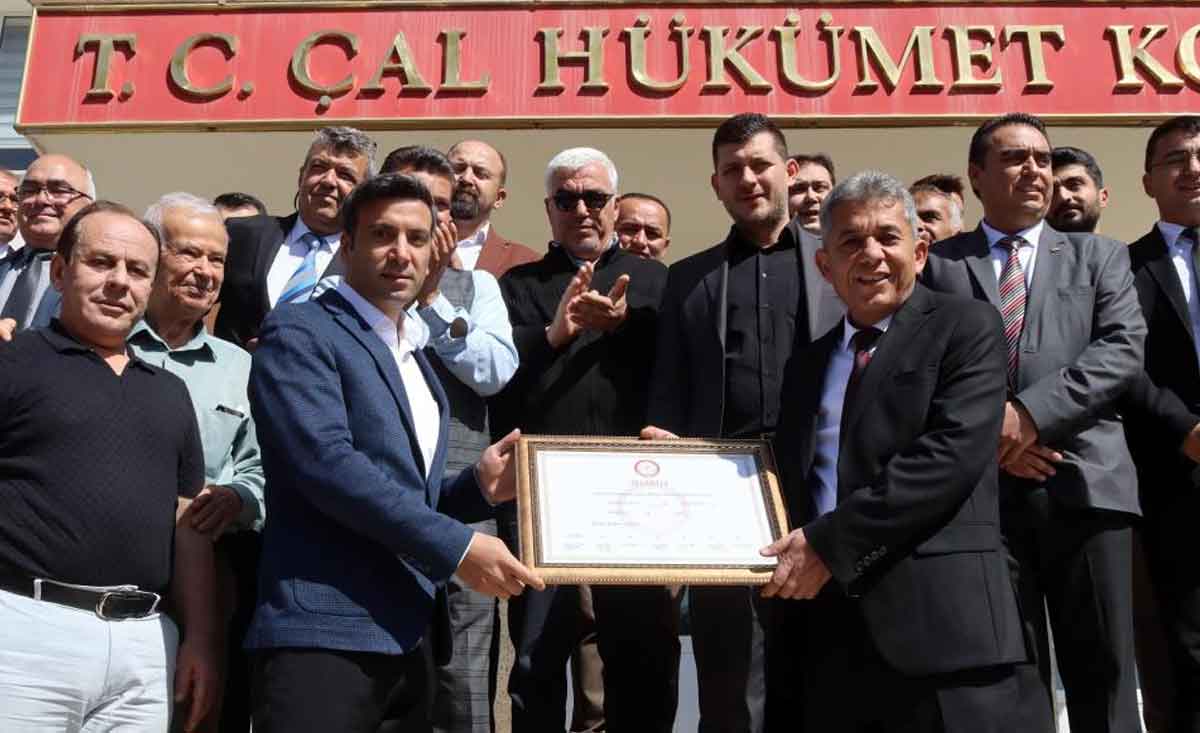 Cal Belediye Baskani Ahmet Hakan Mazbatasini Aldi1