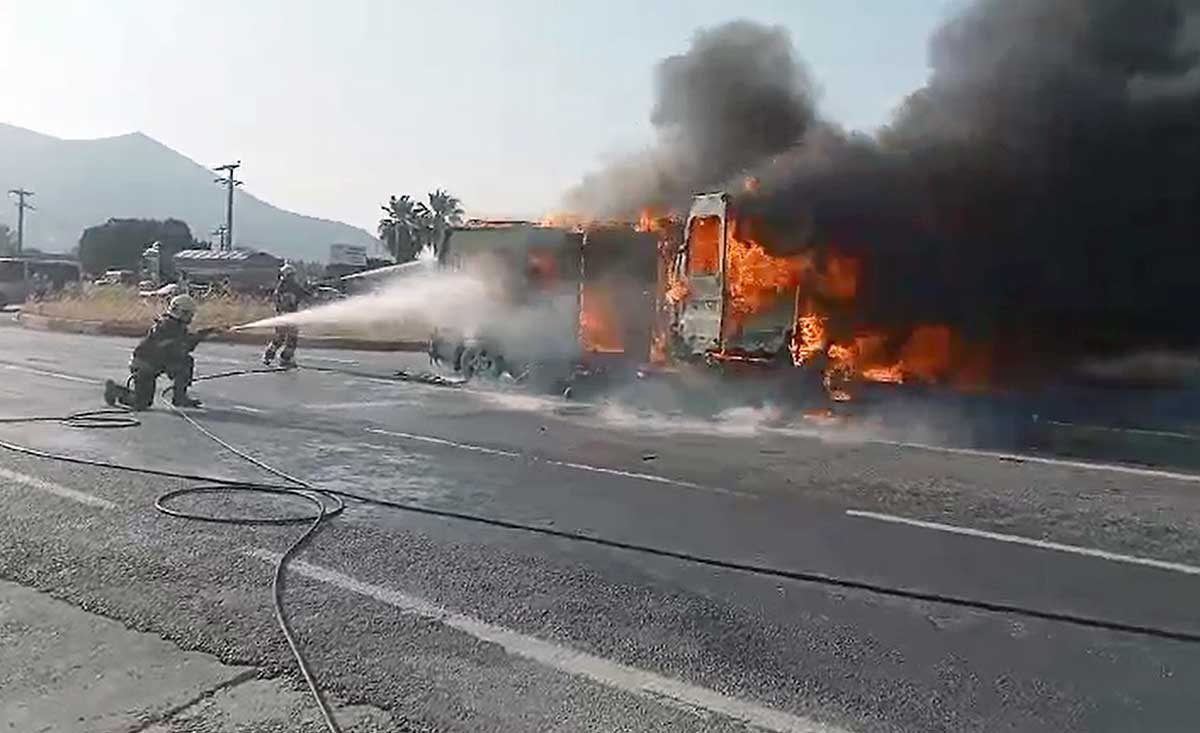 Muğla’da Feci Kaza! İki Minibüs Çarpıştı! 2