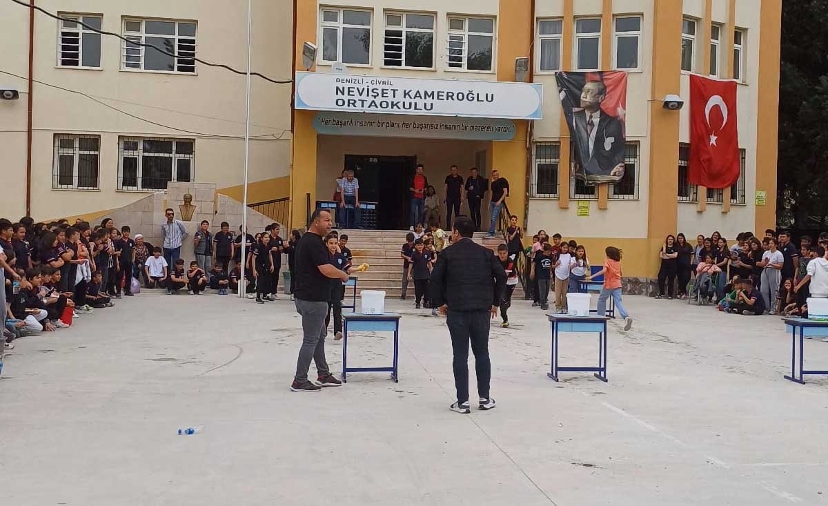 Nevişet Kameroğlu Ortaokulu Öğrencilerden Eşsiz Bayram Kutlaması1