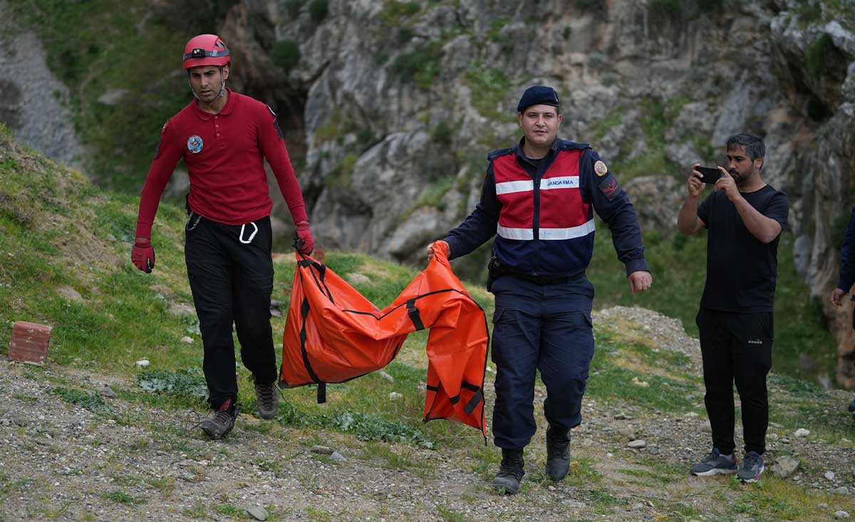 Spil Dağı'nda Kimliği Belirsiz Ceset Bulundu 3