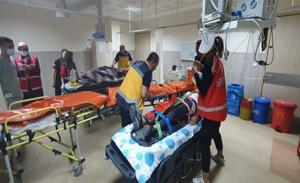 Usak Iplik Fabrikasinda Calisan 19 Isci Hastaneye Kaldirildi
