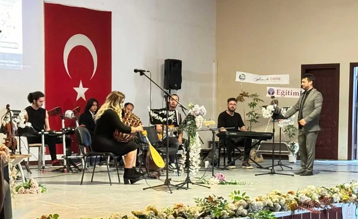 Çivril Şiir Ve Türkü Gecesini Çok Sevdi1