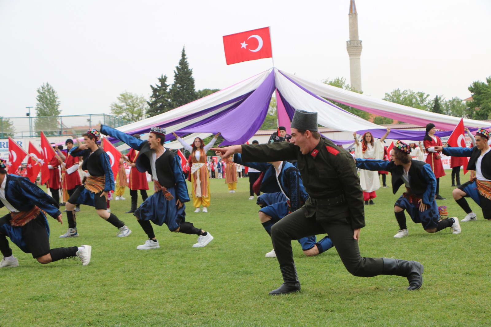 Denizli Civrilde Bayram Coskusu Yere Goge Sigmadi5