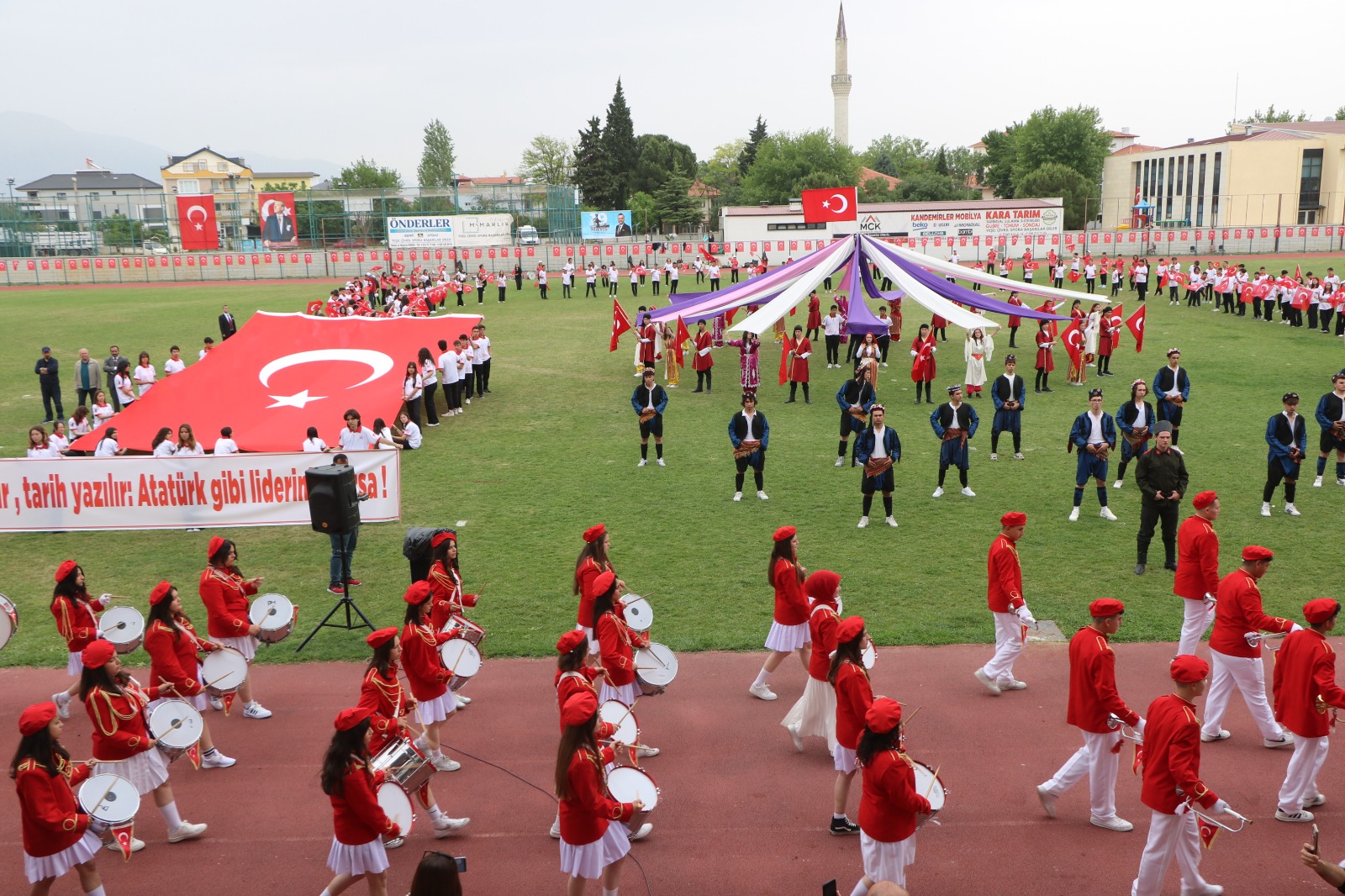 Denizli Civrilde Bayram Coskusu Yere Goge Sigmadi7