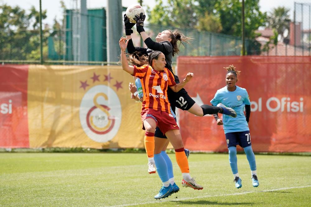 Galatasaray Kadin Futbol Takimi Sampiyon Oldu1