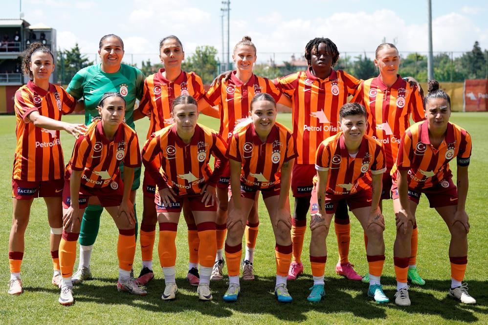 Galatasaray Kadin Futbol Takimi Sampiyon Oldu4
