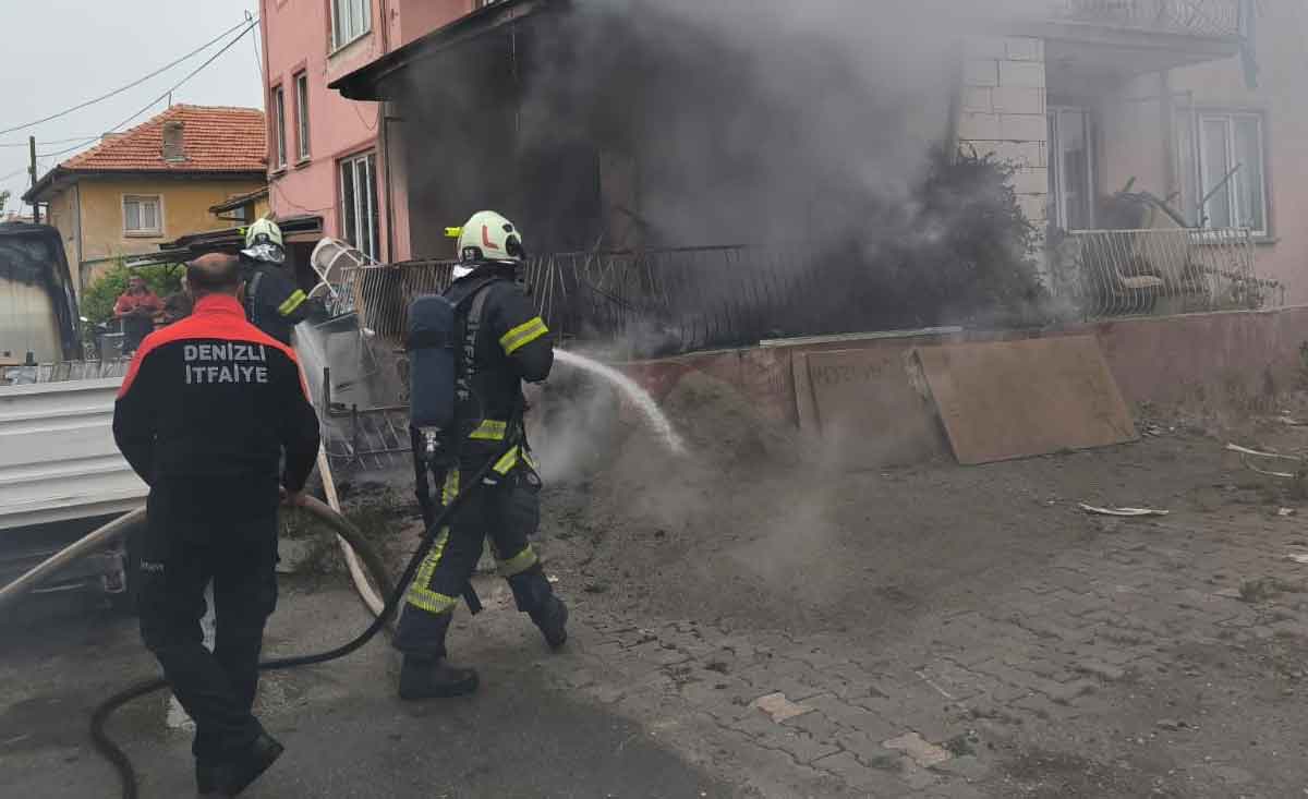 Denizlide Yukselen Alevler Korku Saldi1