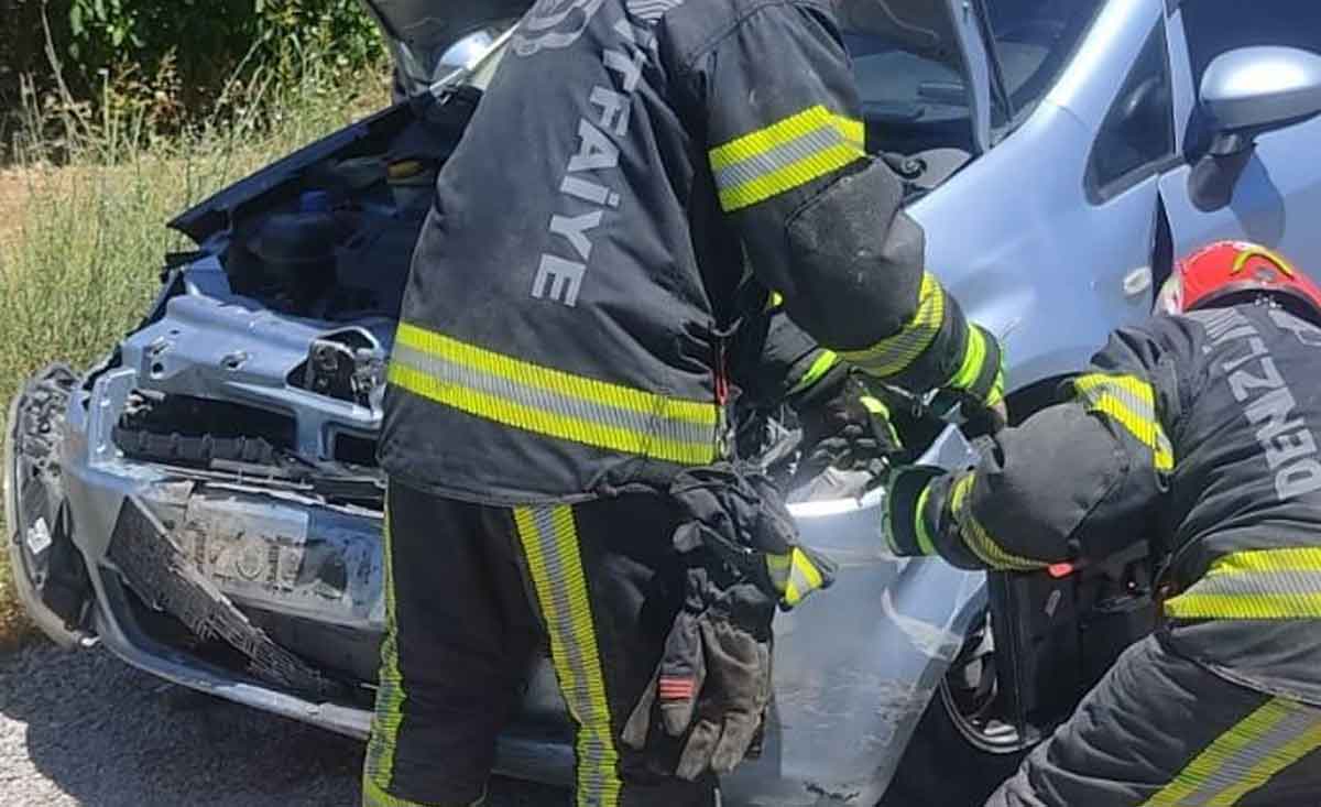 Denizlide Trafik Kazasi Korkuya Sebep Oldu2