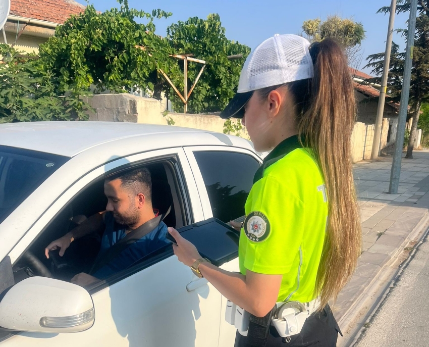 Çivil Kadın Trafik Polisi (2)