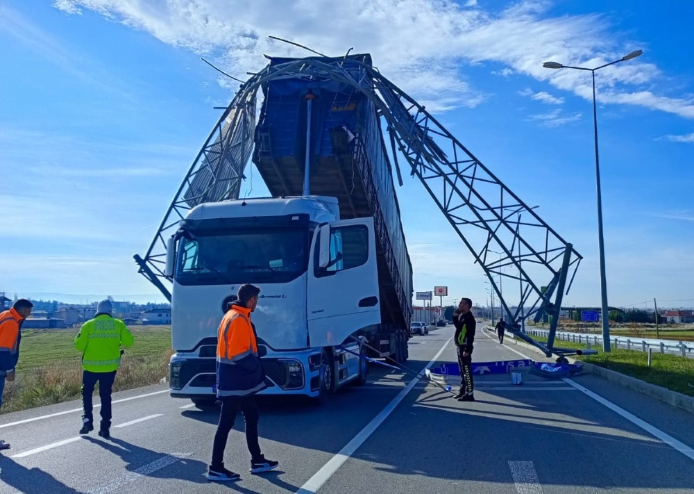 Damperi Açılan Kamyon