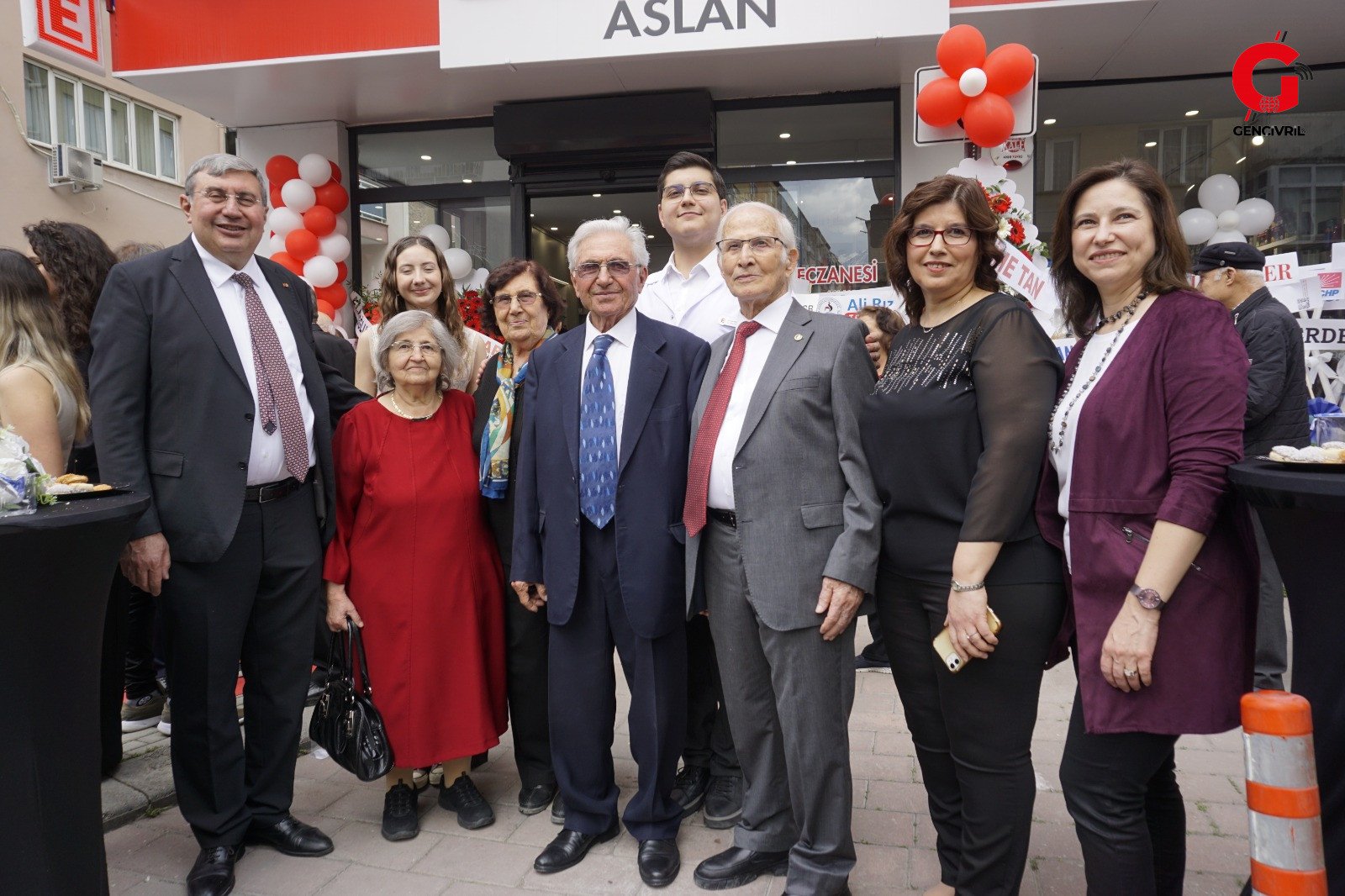 Aslan Eczanesi Açıldı (2)